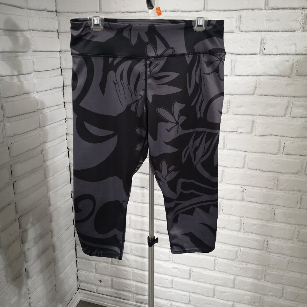 Ciel Blue Ladies Size L/XL Black & Grey Patterned Capri Length Leggings